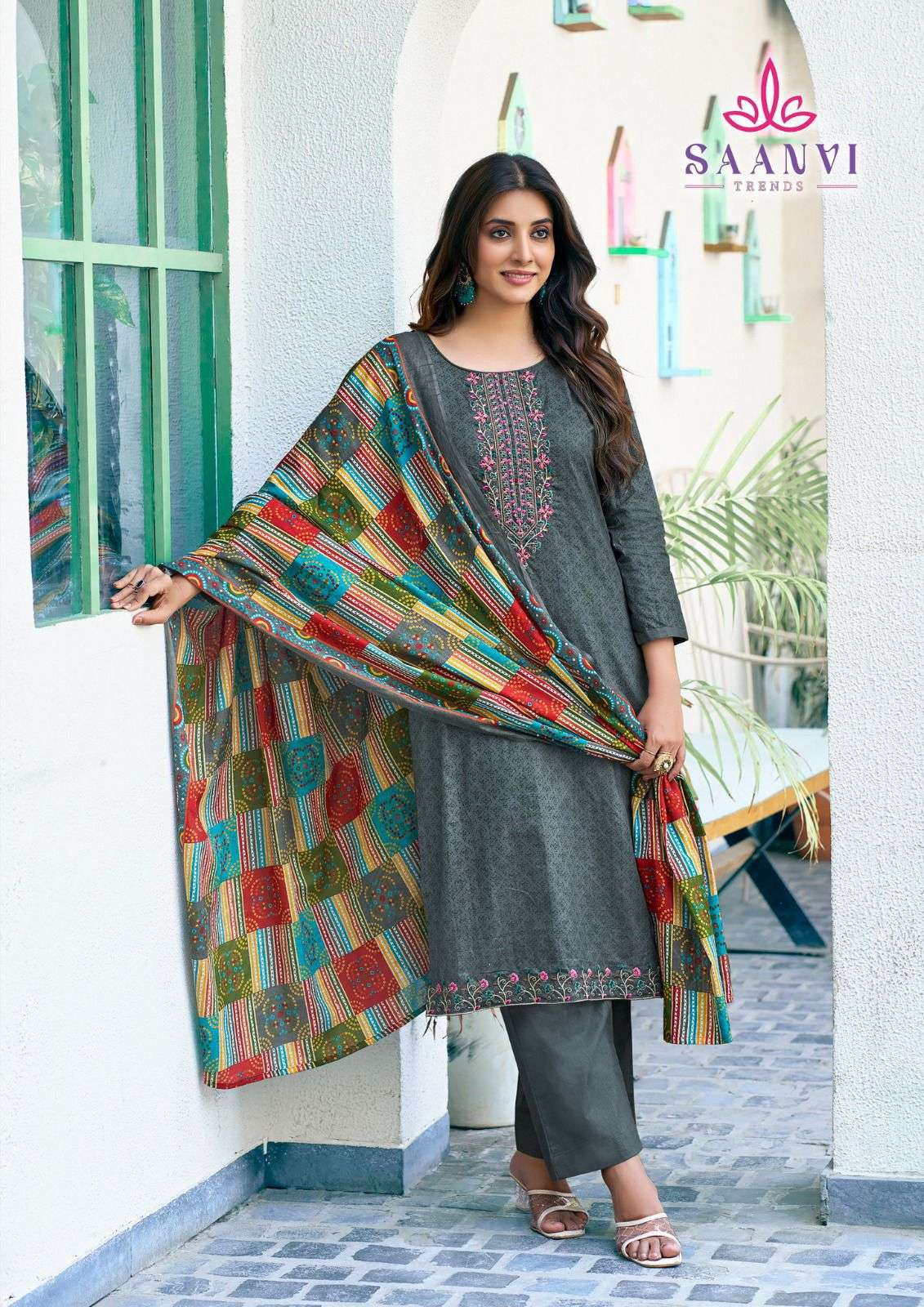 SAANVI  TRENDS ROMANI 