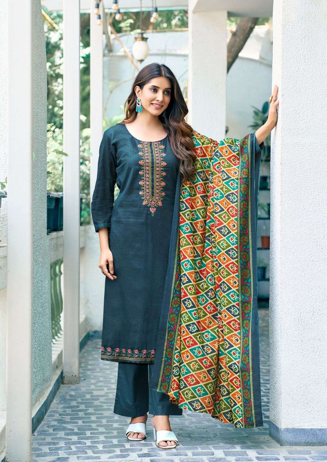 SAANVI  TRENDS ROMANI 